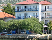 Delfin - Starigrad